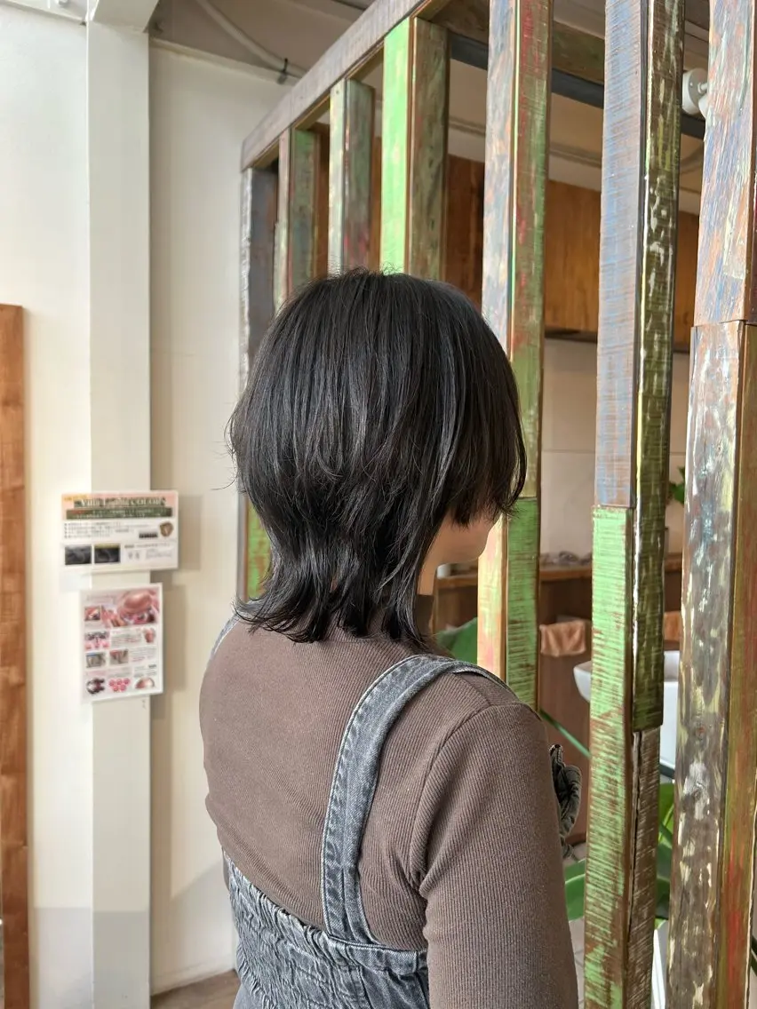 ミディアム 白上 愛佳のヘアスタイル