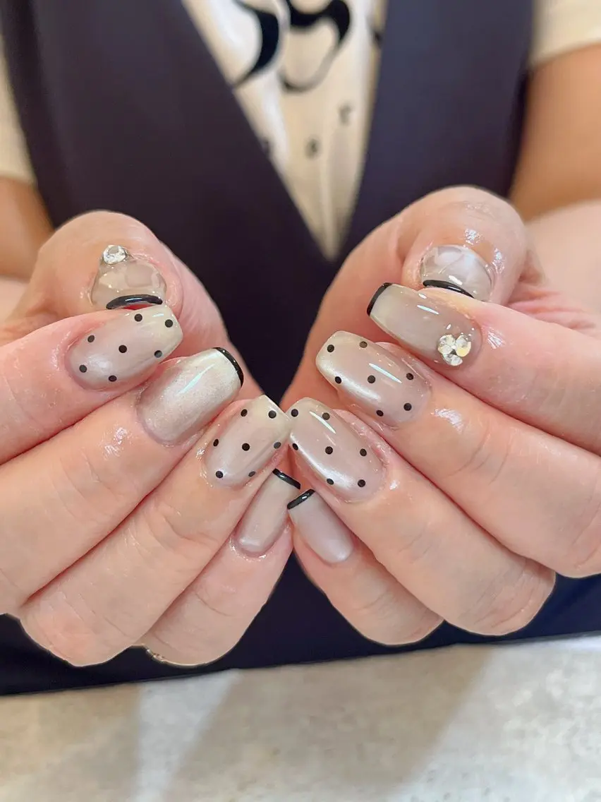 ネイル ドット フレンチネイル マグネットネイル シンプルネイル ハンドネイル r.nailBY α 大阪福島区/岸本🧸のネイルデザイン