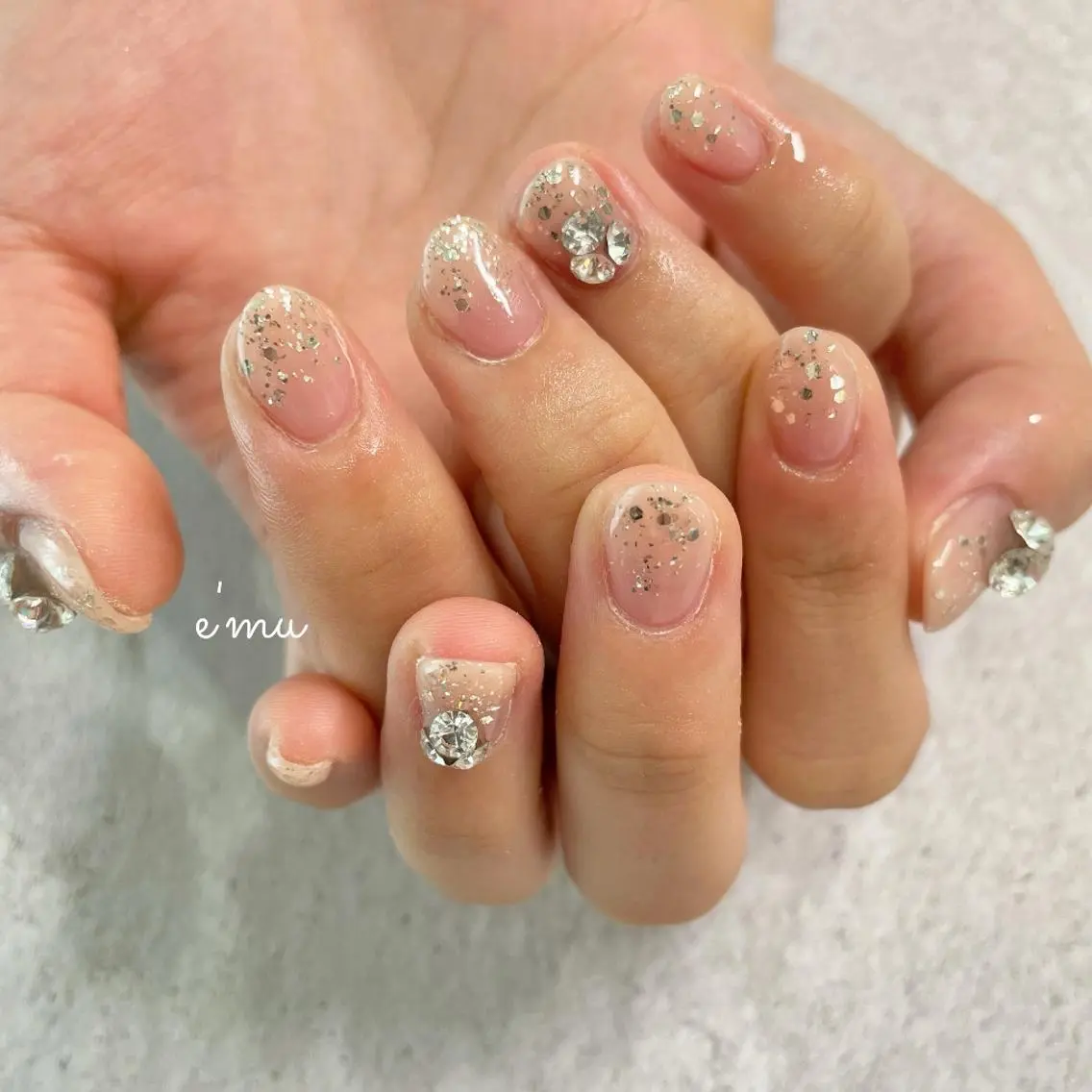 ネイル キラキラネイル ストーンネイル ハンドネイル nail salon e'mu💐のネイルデザイン