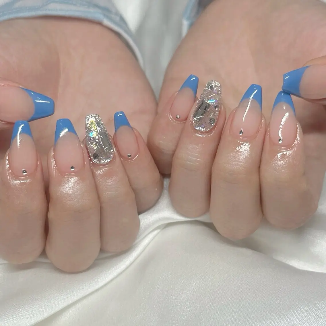 ネイル ブルー フレンチネイル 韓国ネイル ロングネイル 夏ネイル ハンドネイル L'oeillet HIBIKIのネイルデザイン