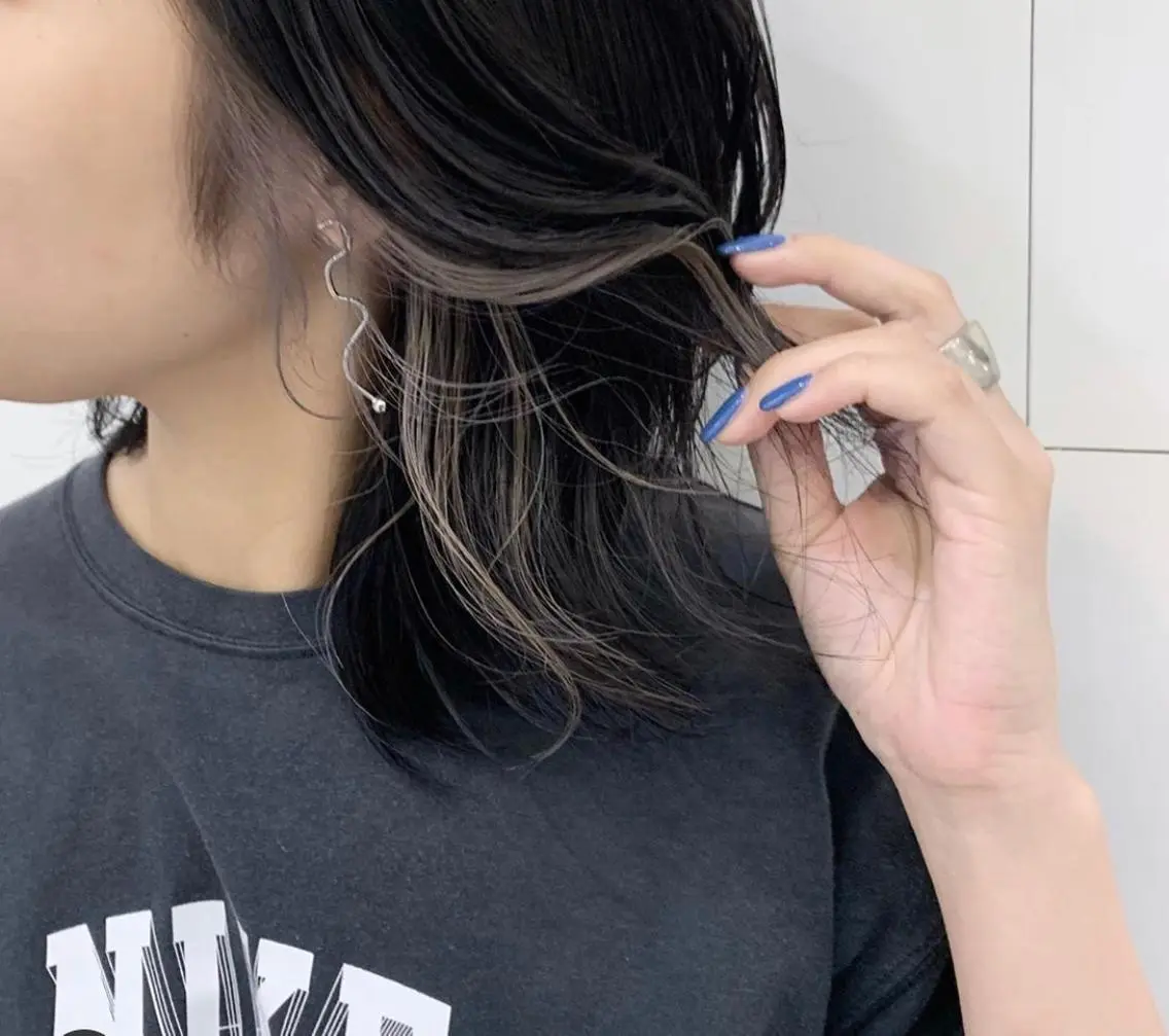 ミディアム カラー iLi 《イリ》のヘアスタイル