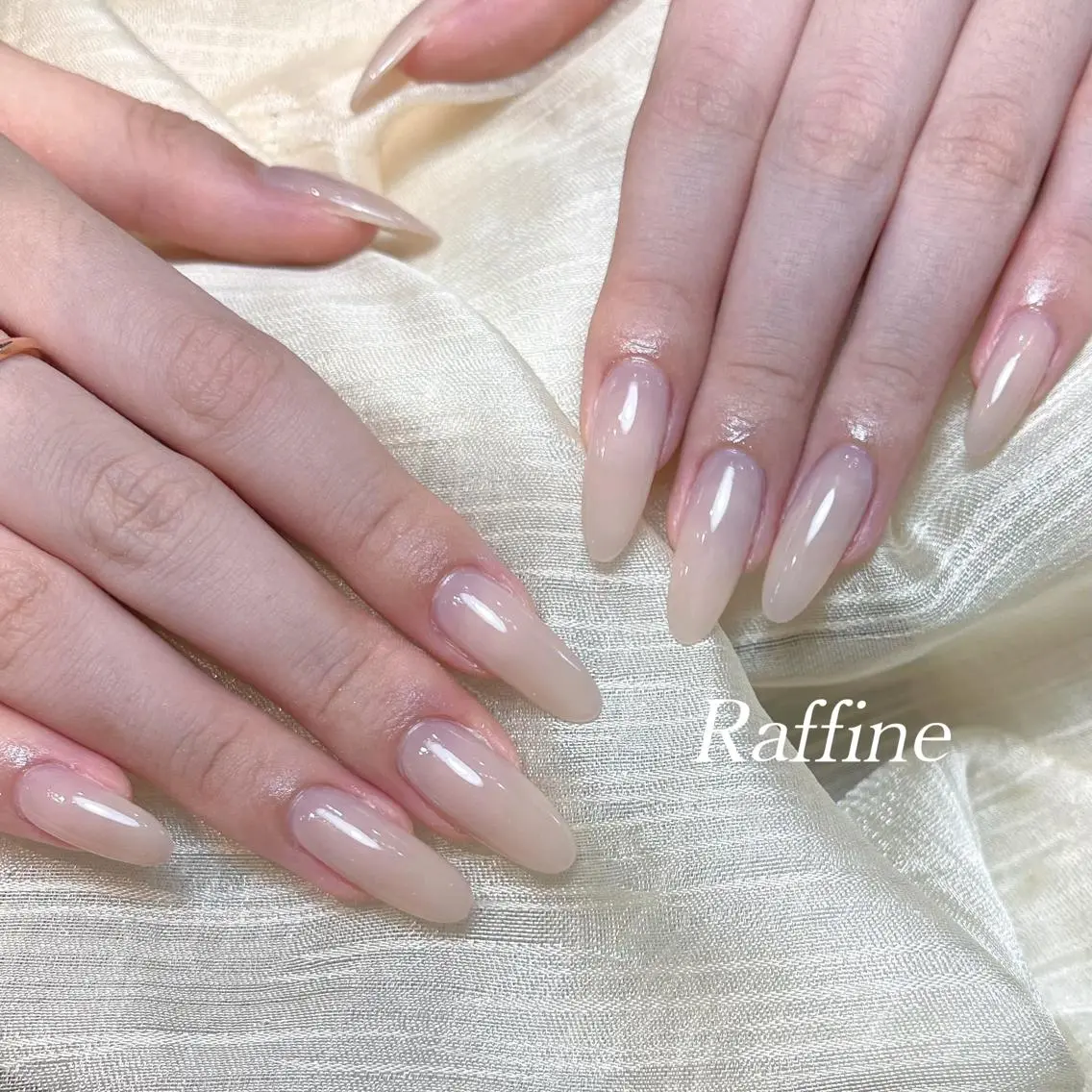 ネイル 長さ出し ワンカラーネイル ハンドネイル RAFFINE haru🦋🩵のネイルデザイン