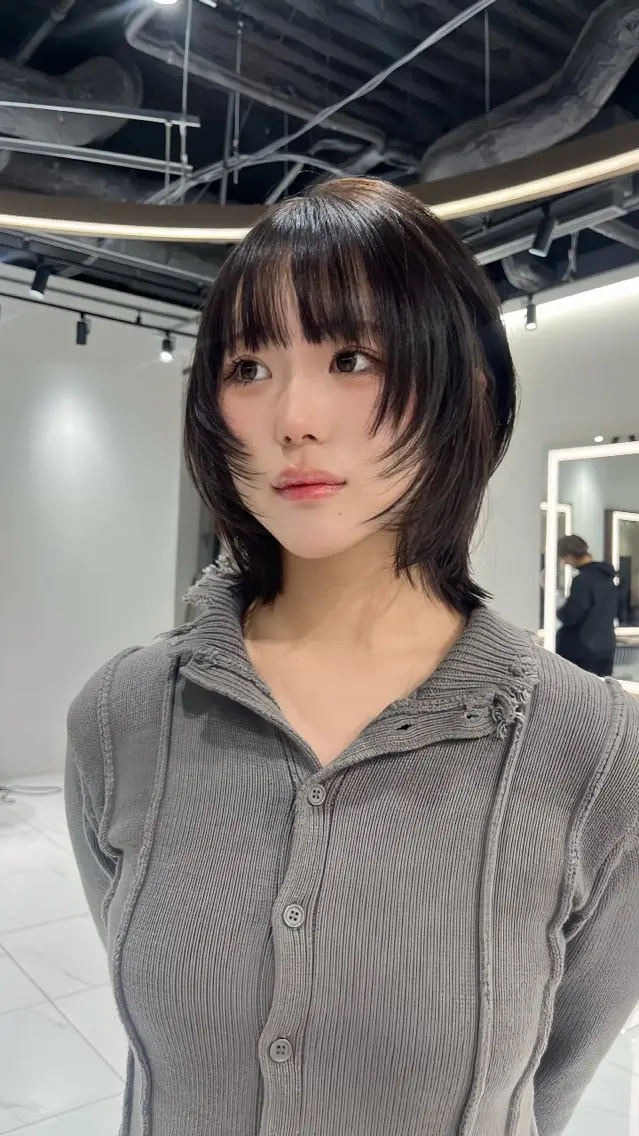 ミディアム ウルフカット 石塚 瑛里菜のヘアスタイル