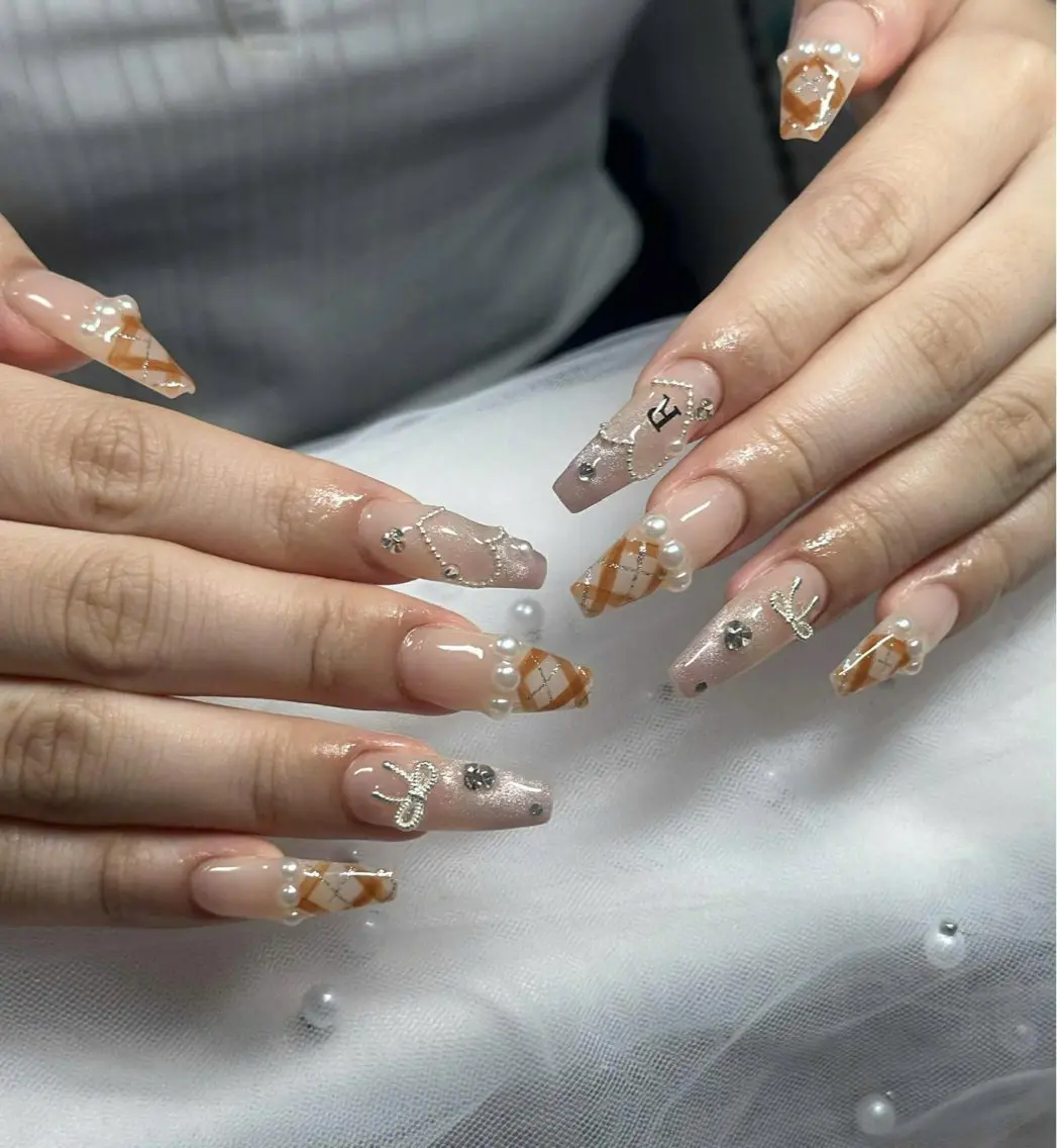 ネイル オーロラネイル フレンチネイル ジェルネイル ハロウィン 韓国ネイル ハンドネイル H.baby Nail Salonのネイルデザイン