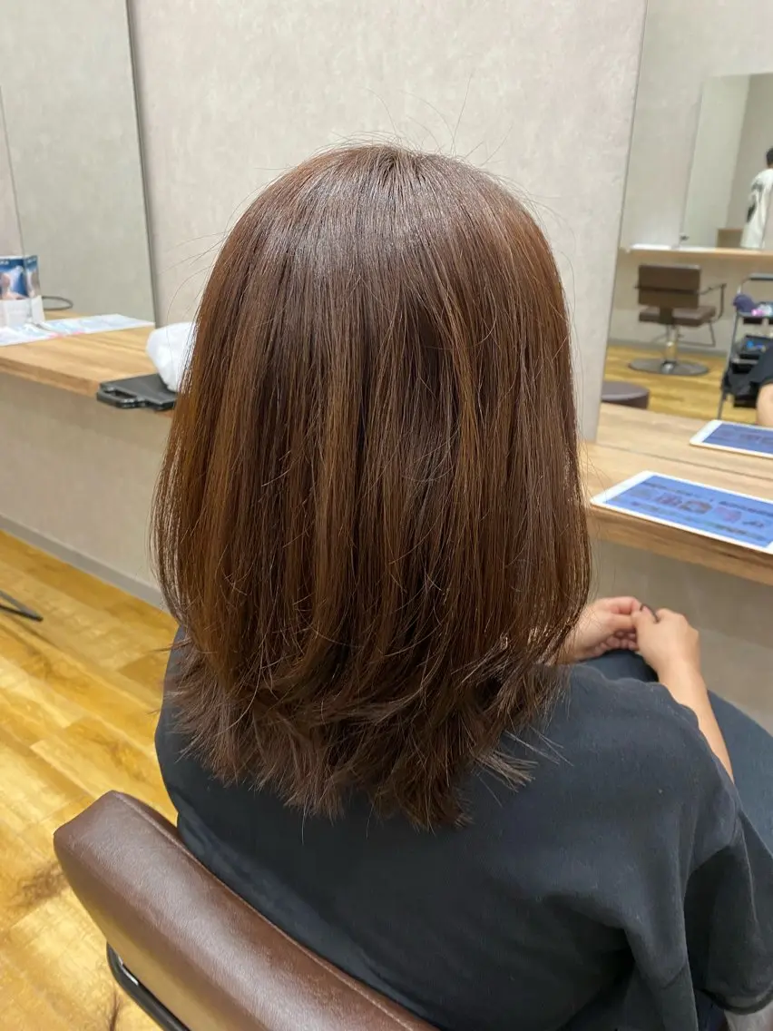 ミディアム レイヤーカット レイヤーカット・透明 感カラー✨️春山栞菜のヘアスタイル