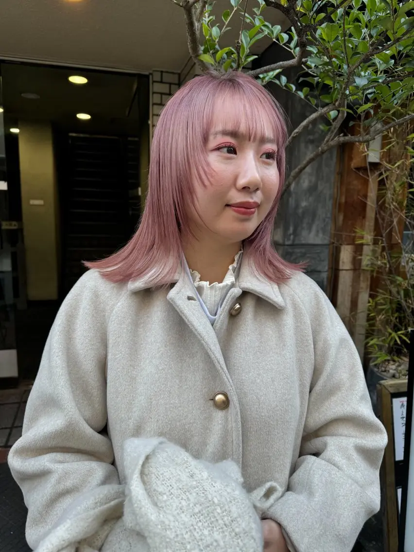 セミロング カラー ヘアカラー 顔周りレイヤーカット ブリーチminamiのヘアスタイル