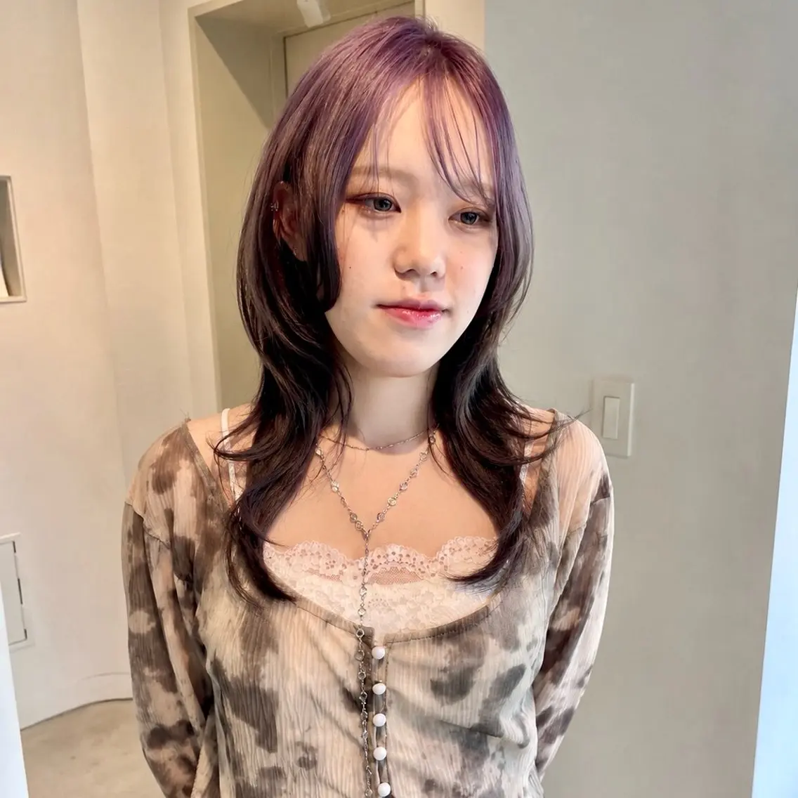 ミディアム カラー ブリーチ ブラウンカラー ラベンダーカラー ヘアカラー トリートメント なかがきはな/ボブ/ レイヤー/パーマのヘアスタイル