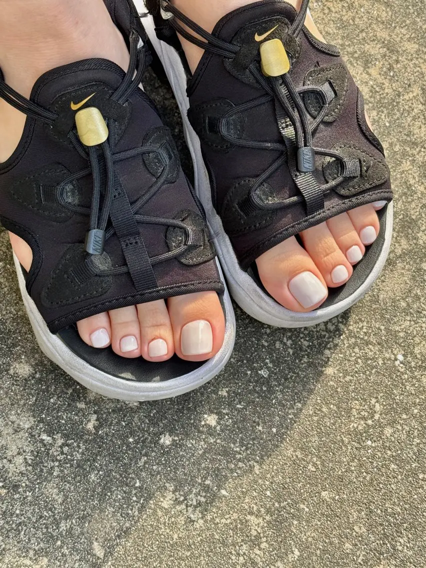 ネイル フットネイル ワンカラーネイル フットネイル nailroom amyのネイルデザイン
