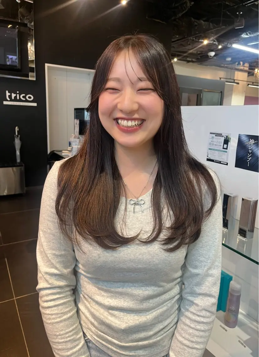 ミディアム カラー ブラウンカラー ナチュラルブラウン 顔周りカット レイヤーカット trico心斎橋 ナツミのヘアスタイル