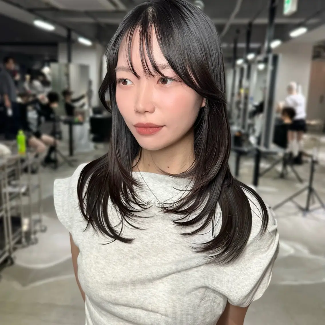ミディアム くびれヘア 顔まわりレイヤー 顔周りカット 韓国風ヘア くびれレイヤー カット ヘアカラー トリートメント 心斎橋 韓国レイヤ ー指名No.1renのヘアスタイル