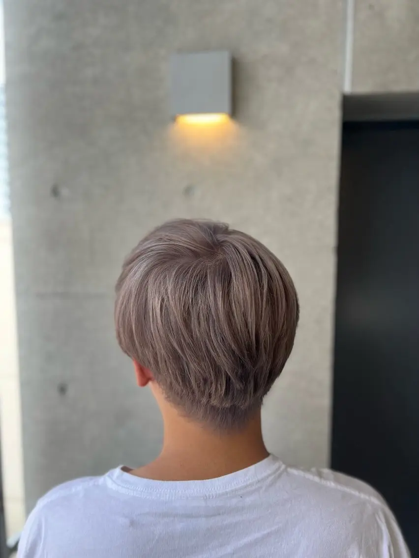 ショート カラー メンズ シールエクステ メンズバレイヤージュ メンズブリーチ メンズハイライト メンズハイトーン ヘアカラー 吉野 瑳桜のヘアスタイル