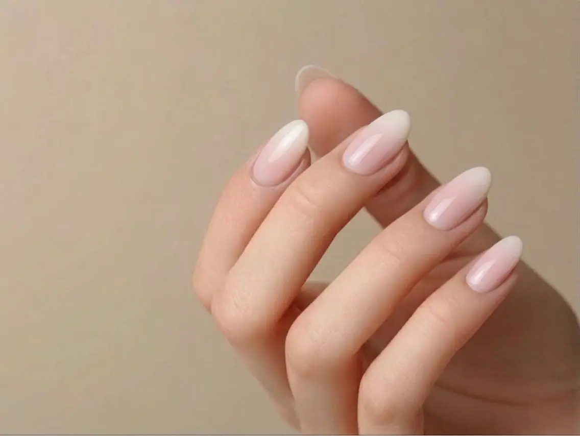 ネイル グラデーション ピンク ホワイト ハンドネイル Solmare 中目黒 mutoのネイルデザイン