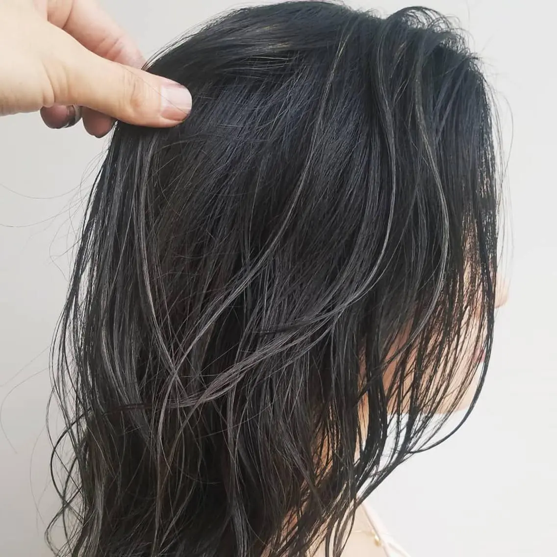 ミディアム カラー グレージュ ハイライトカラー ハイライト カット ヘアカラー トリートメント Beach 代表 KENTAのヘアスタイル
