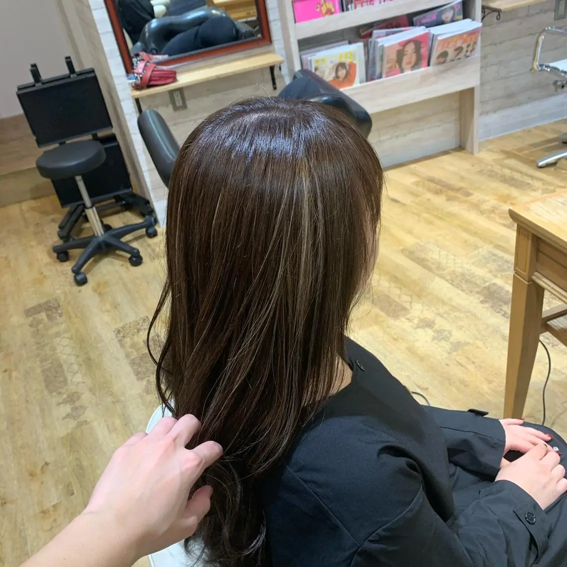 カラー ハイライトカラー 天野 利咲のヘアスタイル