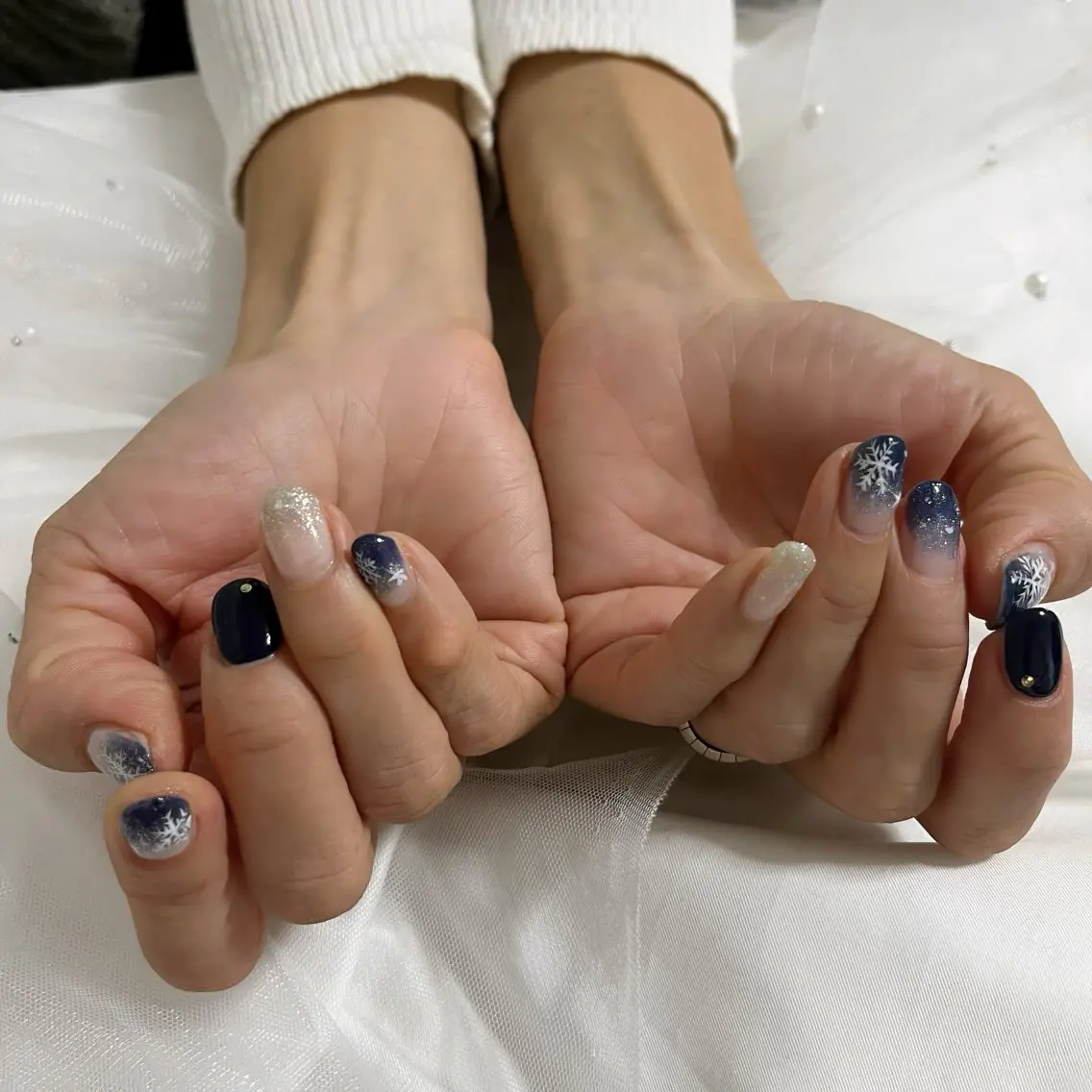 ネイル グラデーション キラキラネイル ラメ(グリッター) ラメグラデーション ネイビー ハンドネイル tytto nail ❤︎‪‪eri‪‪のネイルデザイン