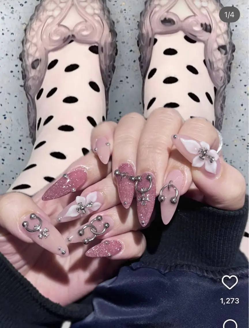 ネイル アートネイル ジェルネイル ガーリー キラキラネイル Nihonthy Nail 新宿のネイルデザイン