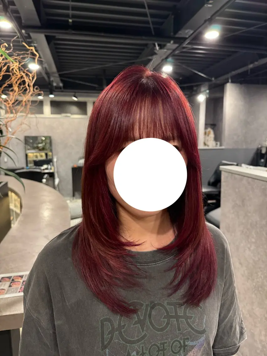 セミロング 顔まわりレイヤー 顔周りカット レイヤーカット カット ink Runaのマツエク・マツパデザイン