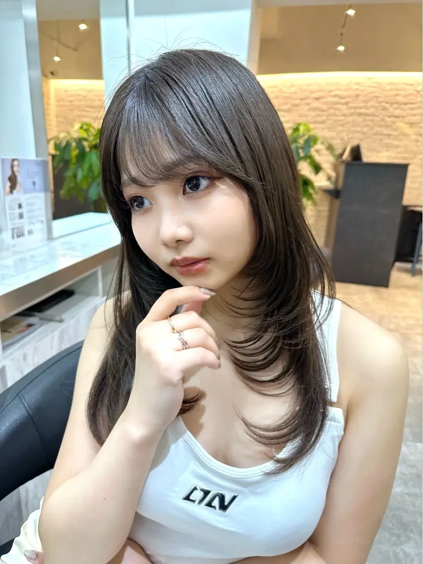 ロング カラー ミディアムレイヤー 添田晃基のヘアスタイル
