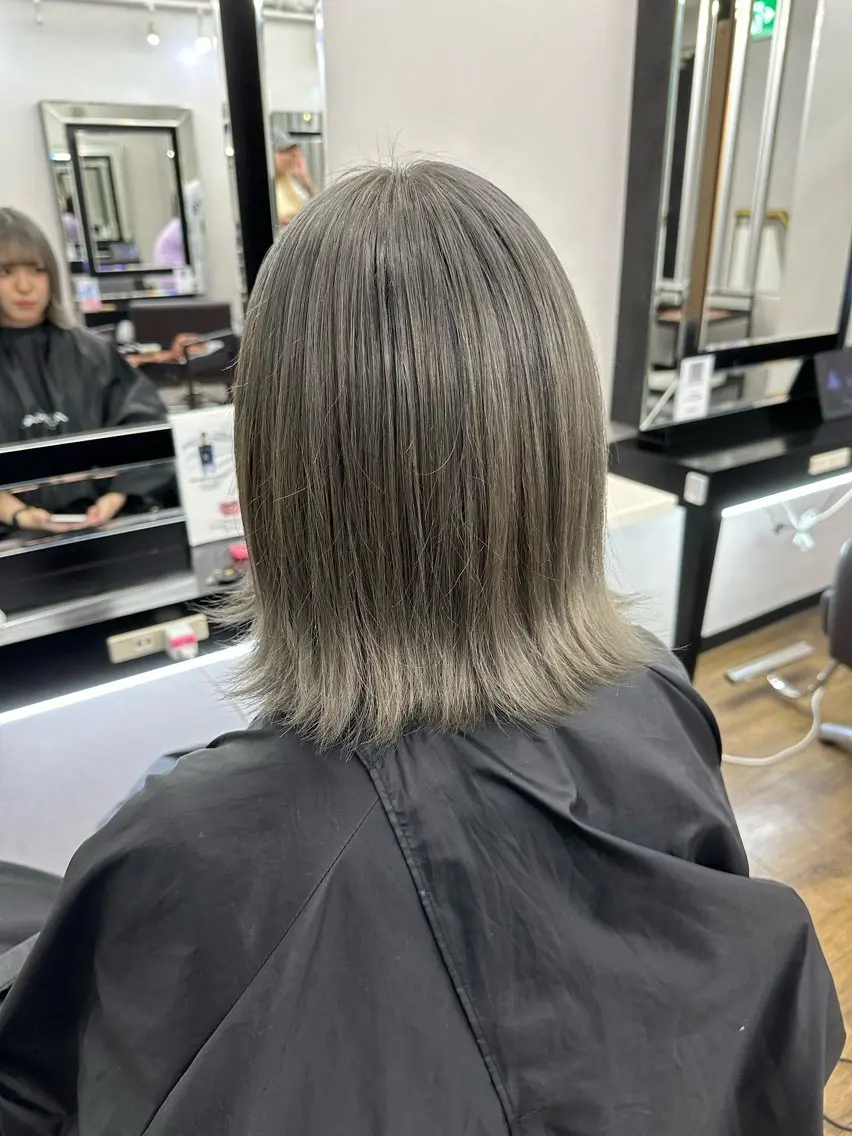 ミディアム ヘアカラー 韓国ヘア×ハイトーン AYA💫のヘアスタイル