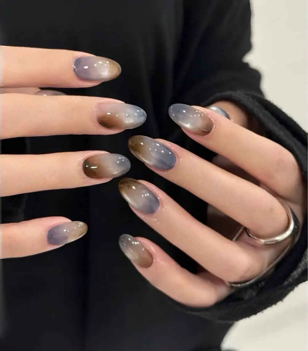 ネイル ニュアンスネイル 朝倉 澪のネイルデザイン