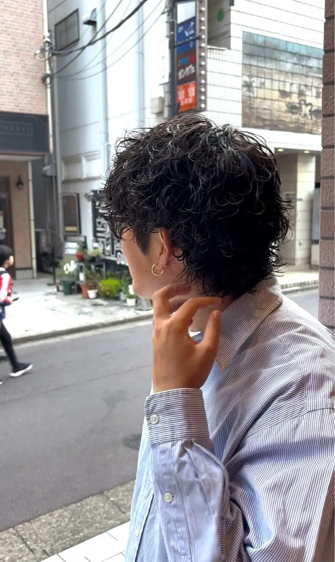 ミディアム メンズ ミディアムパーマ メンズパーマ 行方 晴貴のヘアスタイル