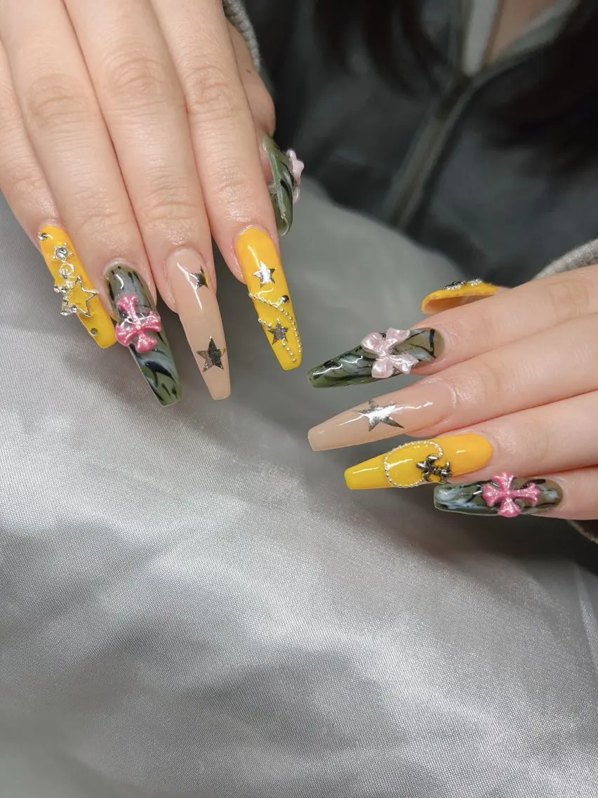 ネイル 長さ出し グラデーション 卒業式 キラキラネイル マグネットネイル Lee Nailsのネイルデザイン
