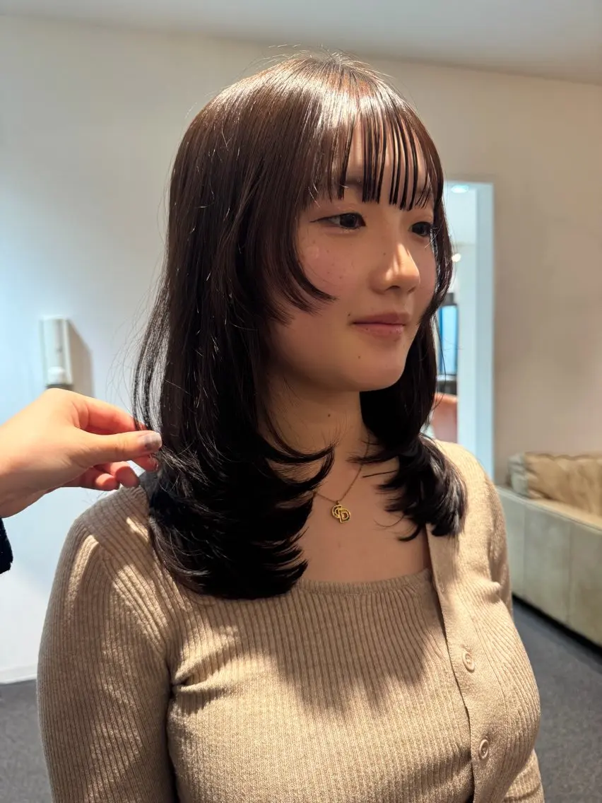 セミロング 顔周りカット カット 新村 美咲のヘアスタイル