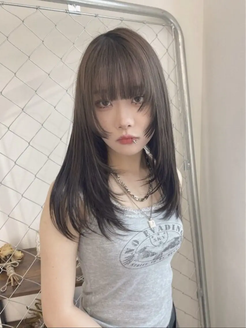ミディアム カラー アッシュ アッシュグレー ベージュカラー ブリーチ ブロンド カット ヘアカラー トリートメント ヘアセット 【きらめき屋さん🎀 ハイトーン大和🎀】のヘアスタイル