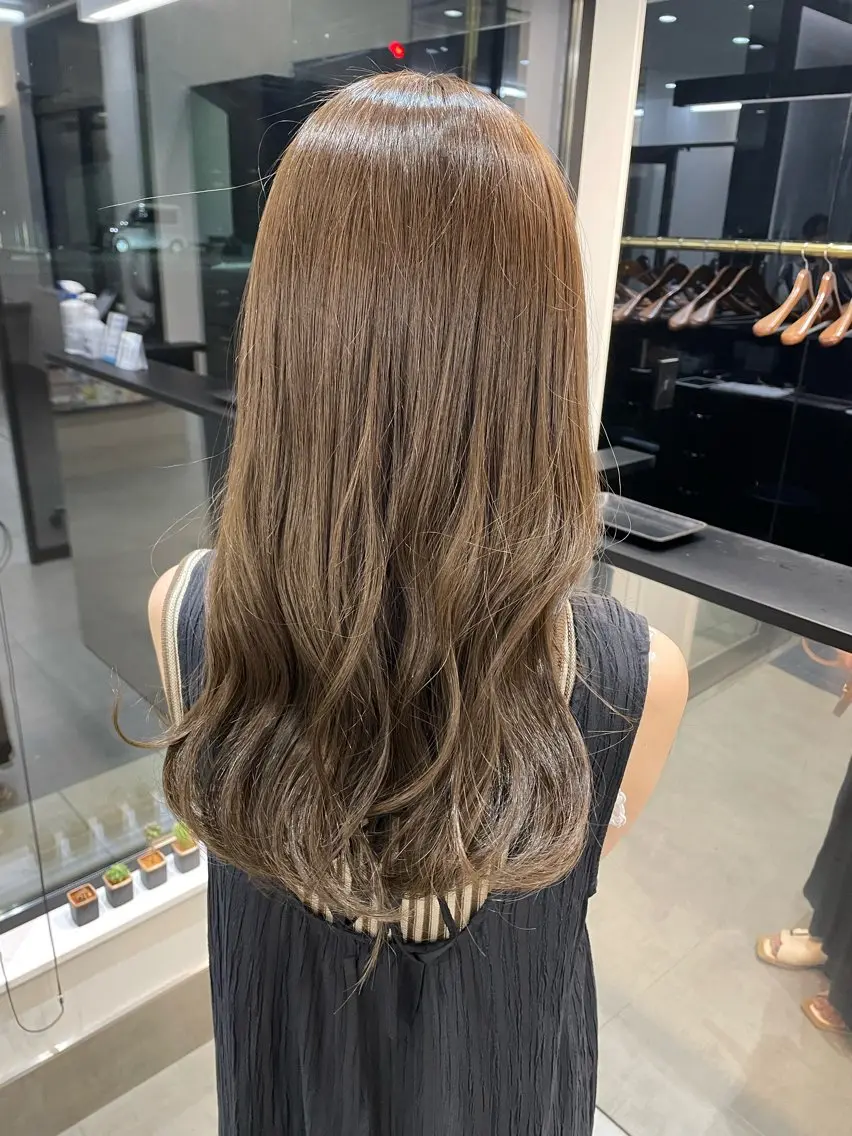 ロング カラー ベージュカラー オリーブベージュ 山本 美羽のヘアスタイル