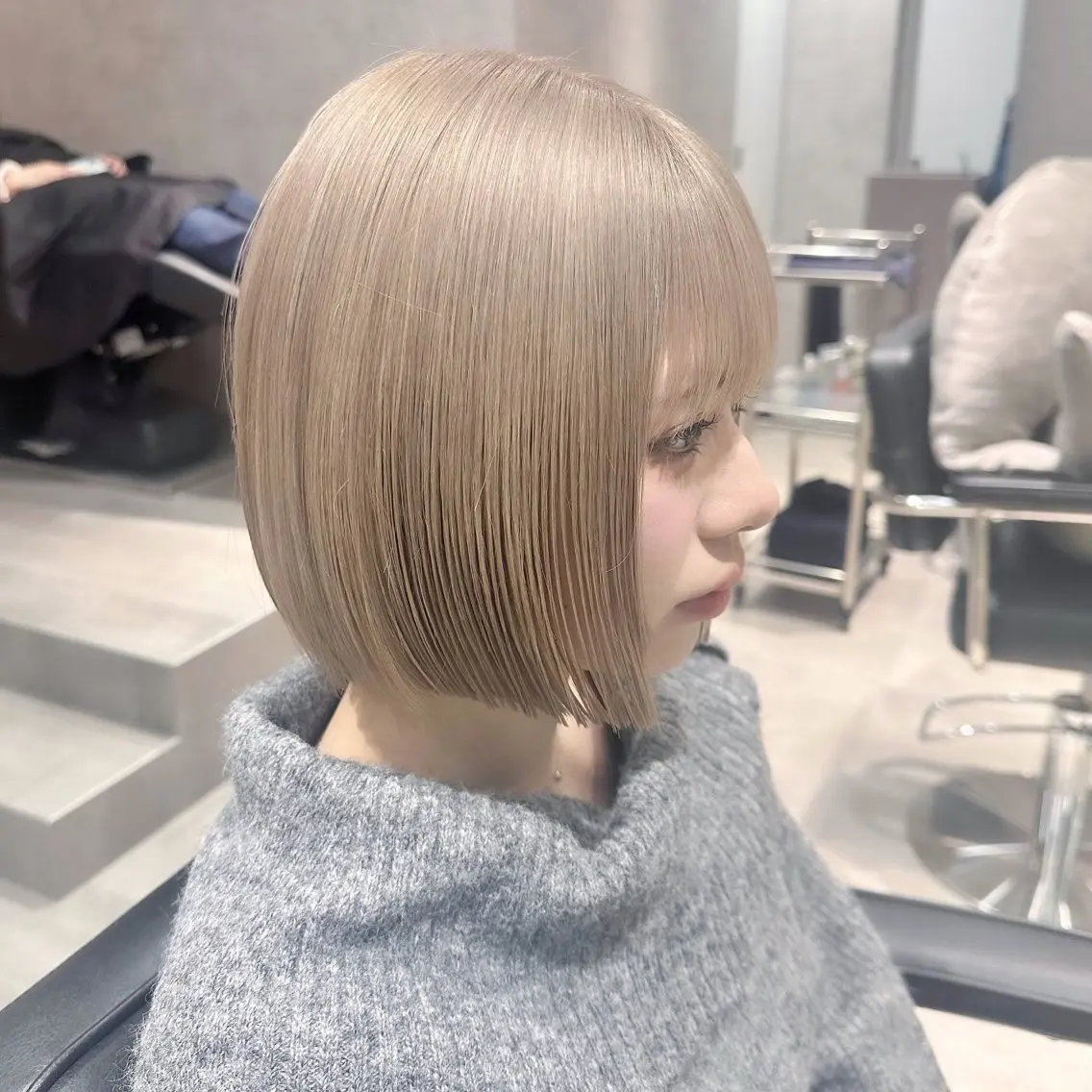 ショート カラー ベージュカラー ハイトーンカラー ミルクティーベージュ ボブ 井口 泰輝のヘアスタイル