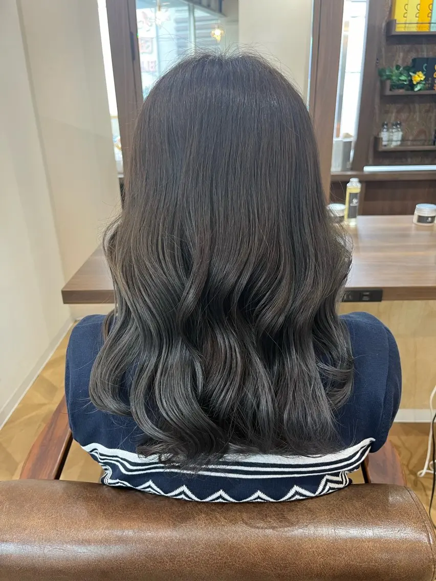 ミディアム 白髪ぼかしマイスター 🫧shuri🫧のヘアスタイル
