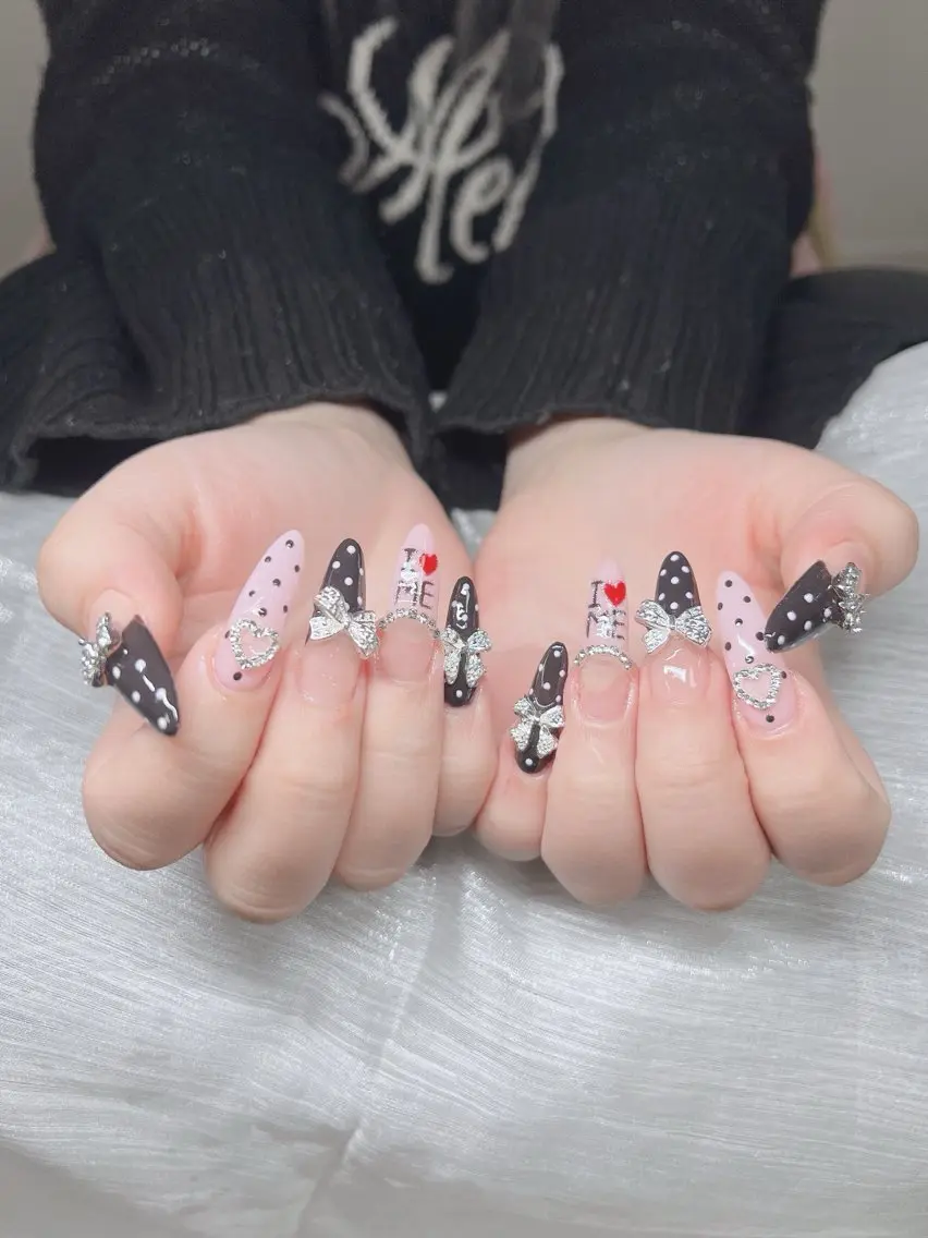 ネイル 長さ出し グラデーション 卒業式 キラキラネイル マグネットネイル Lee Nails チップ長さだし専門店のネイルデザイン