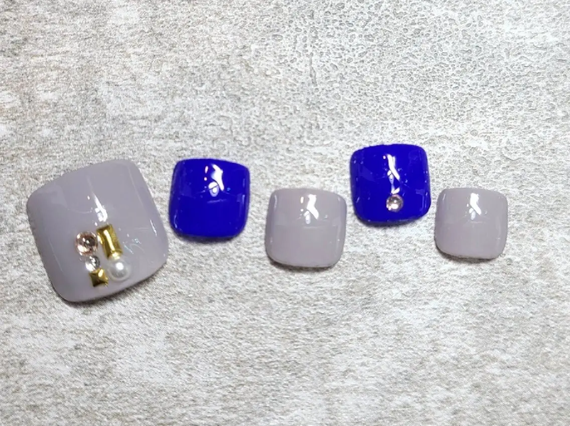 【オフ込】輝きポイントちょいたしフットネイル ¥8,000 ※スカルプ/ハード/チップオフ代+¥2,500の写真