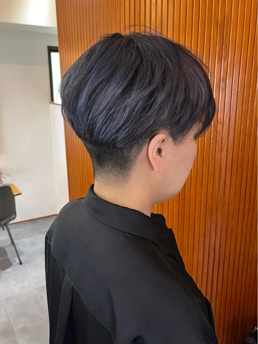 ショート カラー 安達 俊亮のヘアスタイル