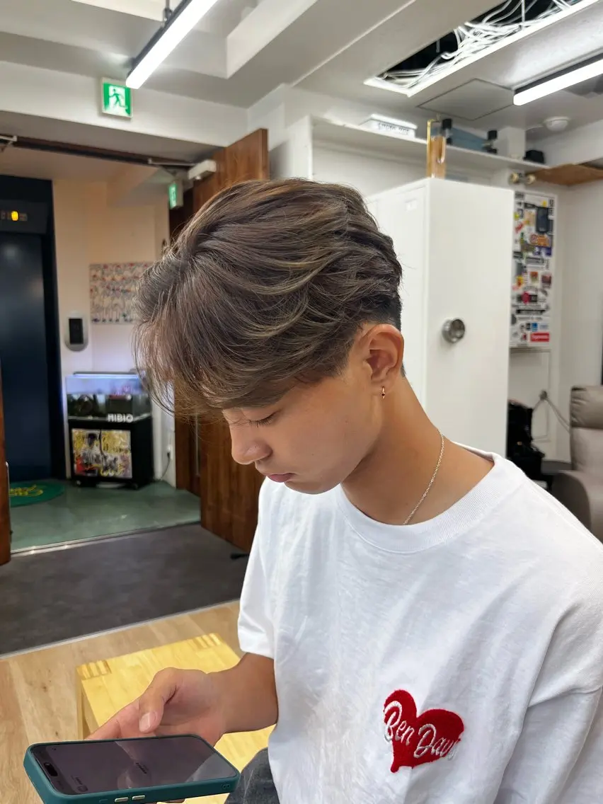 カラー メンズ 透明感カラー グレージュ ヘアカラー すどう あしゅりのヘアスタイル