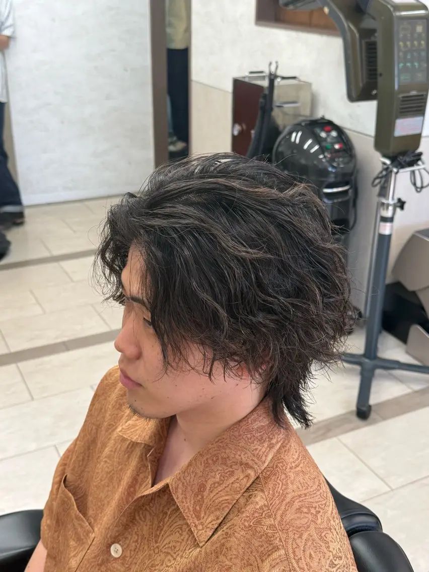 セミロング パーマ メンズ メンズパーマ 波巻きパーマ セミロングパーマ フルハタヒロト 六本木理容師のヘアスタイル