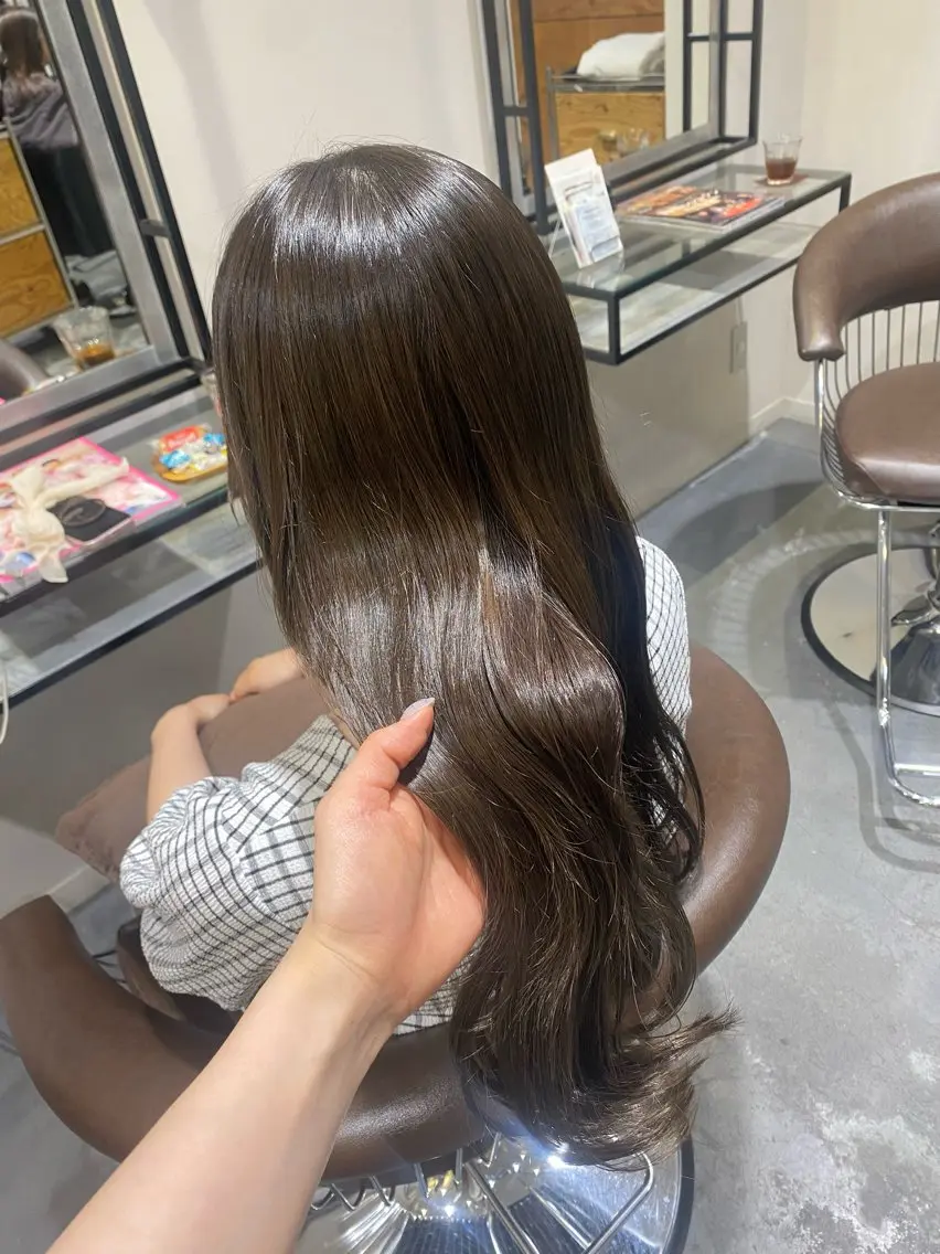 セミロング カラー 透明感カラー グレージュ イルミナカラー オリーブグレージュ オリーブグレー カット ヘアカラー トリートメント 池袋 🌼nana🌼のヘアスタイル