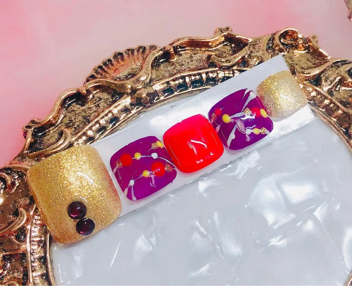 ネイル フットネイル フットネイル CROWN プライベートサロンのネイルデザイン