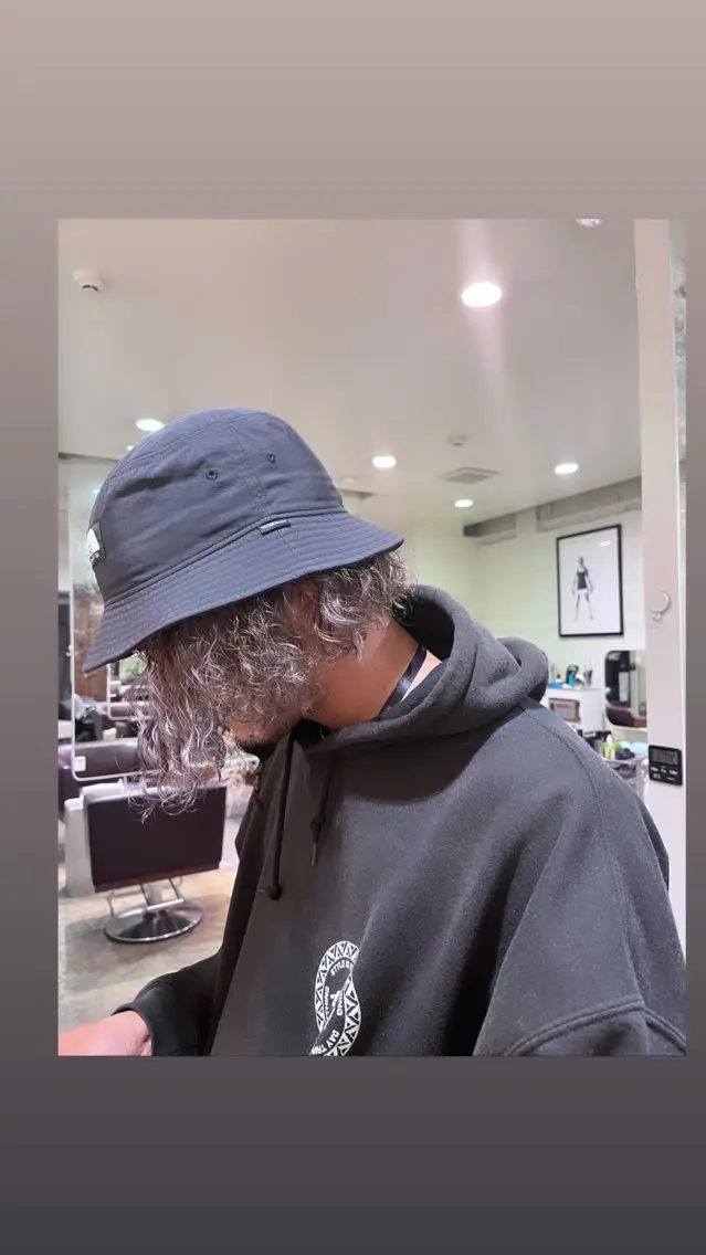 カラー メンズ シルバー 酒井 陽南乃のヘアスタイル
