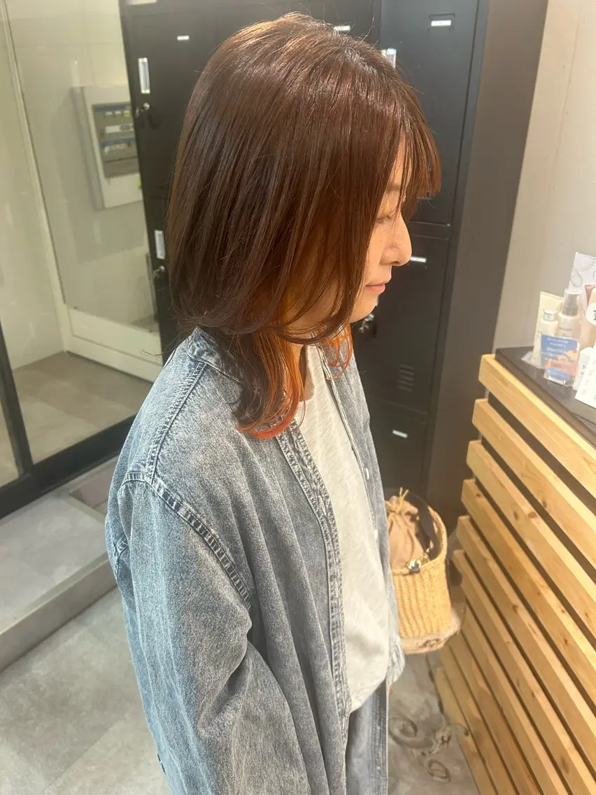ミディアム カラー オレンジ ヘアカラー トリートメント ウルフカット レイヤーカット上柿のヘアスタイル