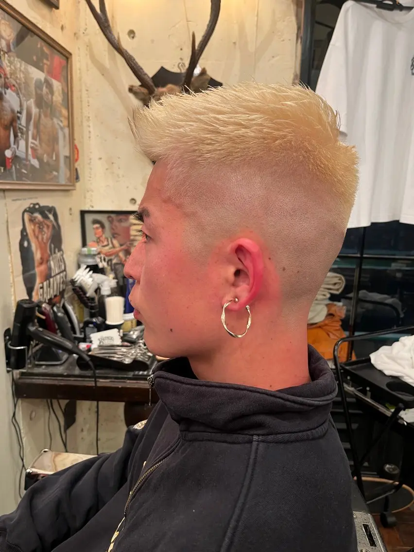 ショート ヘアカラー 加賀谷 英多のヘアスタイル