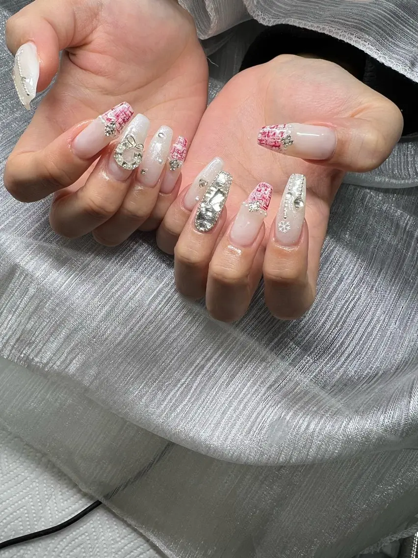 ネイル オーロラネイル チークネイル 長さ出し フットネイル フレンチネイル ハンドネイル Lee Nailsのネイルデザイン