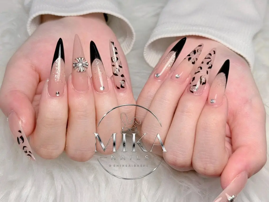 ネイル ガーリー キラキラネイル 韓国ネイル ロングネイル シンプルネイル ハンドネイル 🦊Genie🦊 Mika Nailsのネイルデザイン