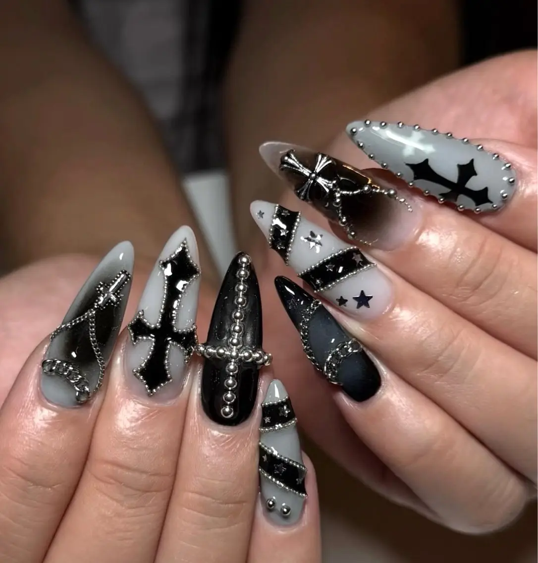 ネイル ガーリー キラキラネイル 韓国ネイル ロングネイル シンプルネイル ハンドネイル Genie Mika Nailsのネイルデザイン
