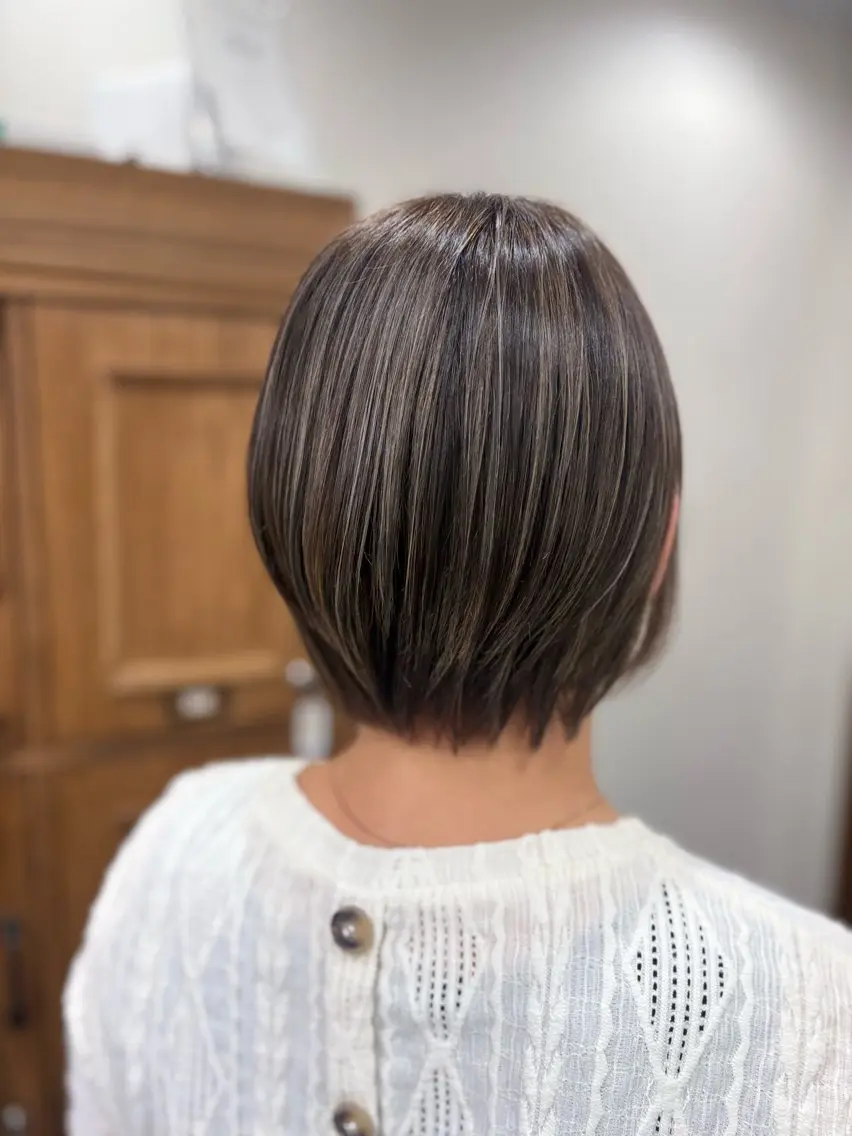 ショート レイヤーカット 江波戸 恵のヘアスタイル