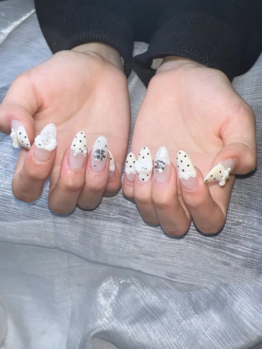 ネイル オーロラネイル チークネイル 長さ出し フットネイル フレンチネイル Lee Nailsのネイルデザイン