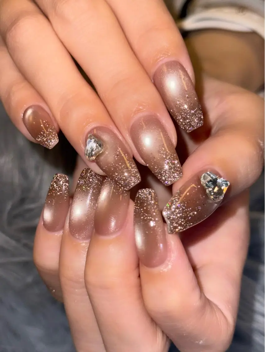 ネイル フラッシュネイル ゴージャス ラメ(グリッター) ラメグラデーション マグネットネイル ハンドネイル nail salon h🎀小夏のネイルデザイン