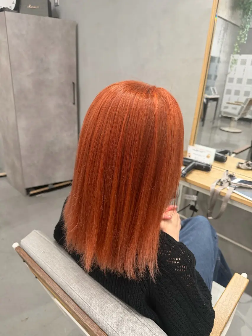 カラー ブリーチ オレンジ ヘアカラー 小林 千咲都のヘアスタイル