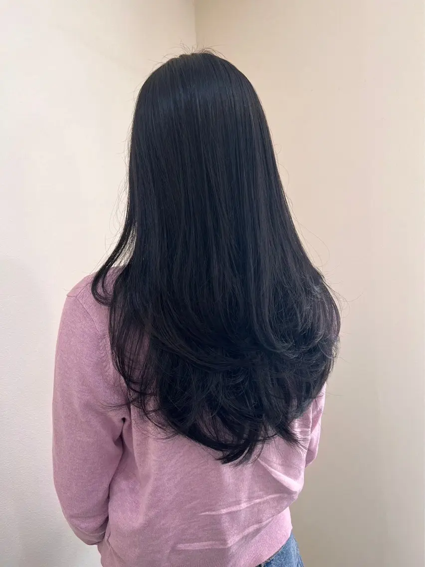 ロング カラー 黒髪 ブルーカラー ブルーブラック 韓国風ヘア 石原 悠貴のヘアスタイル