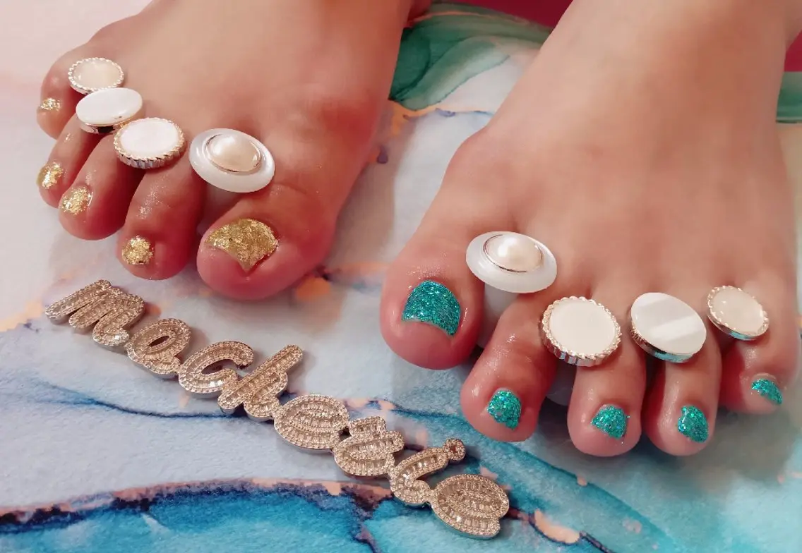 ネイル ブルー ゴールド ラメ(グリッター) フットネイル Nail Salon macherieのネイルデザイン